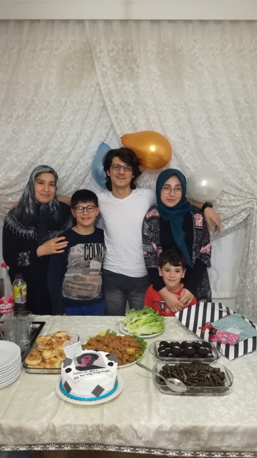 Bilal çocuğunun 18 yaş günü partisi ve harika bir akşam. (Tarzan saçlarıyla)