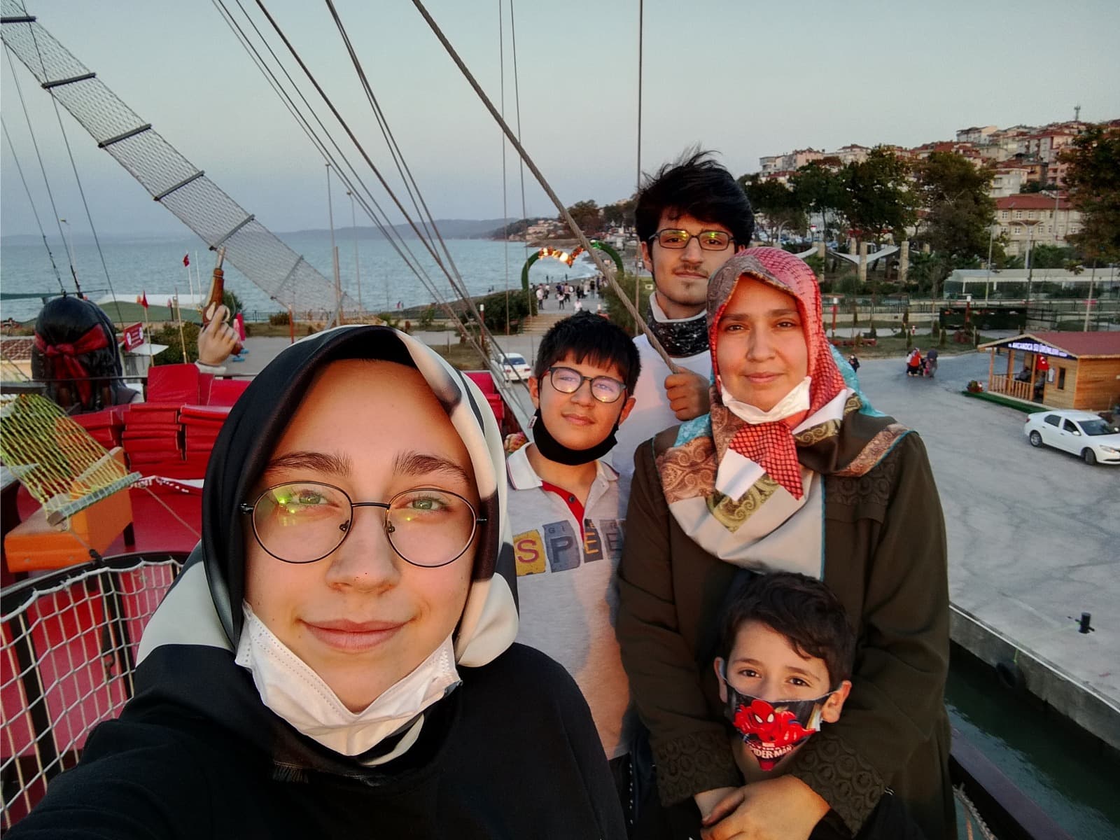 Köye git gel yaparken sahilde seninle geçirdiğimiz vakitleri çok seviyoruz.